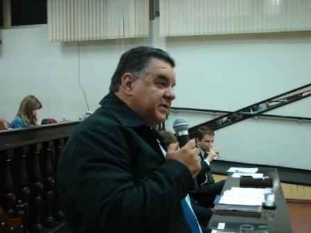 VEREADOR SEGURA APRESENTOU INDICAÇÃO AO PREFEITO MUNICIPAL, PEDINDO MELHORIAS NA MASSA ASFÁLTICA DA AVENIDA ALFEU FABRIS E DA RUA MIRO CAMPANA, PRÓXIMO AO Nº 40, NO BAIRRO PADRE AUGUSTO SANI.