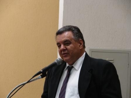 VEREADOR SEGURA APRESENTA REQUERIMENTO AO PREFEITO MUNICIPAL, PEDINDO A COLOCAÇÃO DE UMA LOMBADA NA ALTURA DO Nº 216 NA RUA NEWTON FERRAZ DE MARINES, NO JARDIM MARIA LUIZA II.