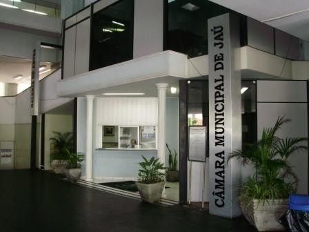 VEREADOR SEGURA APRESENTOU REQUERIMENTO, QUESTIONANDO SE EXISTE A POSSIBILIDADE DE CONCESSÃO DE PLANO DE SAÚDE AOS FUNCIONÁRIOS DA CÂMARA MUNICIPAL, E ESCLARECER DE QUE MANEIRA PODERÁ SE EFETUAR TAL MEDIDA.