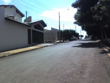 VEREADOR SEGURA APRESENTOU REQUERIMENTO AO PREFEITO MUNICIPAL, PEDINDO QUE A RUA SINÉSIO PAES DE BARROS, NO JARDIM CAMPOS PRADO, TENHA SENTIDO ÚNICO DE DIREÇÃO, OU NÃO HAVENDO ESSA POSSIBILIDADE, QUE SEJA INSTALADA UMA LOMBADA NO LOCAL.