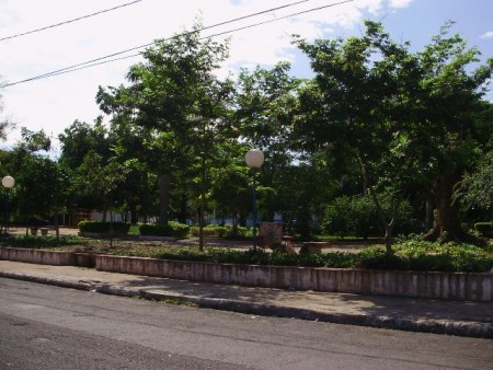 VEREADOR SEGURA APRESENTOU INDICAÇÃO AO PREFEITO MUNICIPAL, SUGERINDO A LIMPEZA DA PRAÇA DR. LOPES RODRIGUES SEMANALMENTE, PARA QUE POSSA REALMENTE ATINGIR SUA FINALIDADE, ABRIGANDO FAMÍLIAS E CRIANÇAS EM HORAS DE LAZER E DESCANSO. 