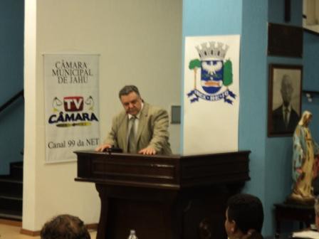 VEREADOR SEGURA QUESTIONA SE É POSSÍVEL CONSTRUIR UM PORTAL COM FORMATO DE CALÇADO NA ENTRADA PRINCIPAL DE NOSSA CIDADE (AVENIDA ANA CLAUDINA) E SE HÁ INTERESSE DO SINDICATO DOS CALÇADISTAS PARTICIPAR DESSE PROJETO.