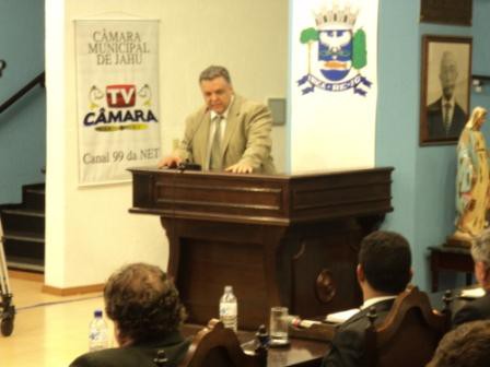 VEREADOR SEGURA APRESENTA REQUERIMENTO AO DD. DEPUTADO CAMPOS MACHADO, SOLICITANDO O ESFORÇO, NO SENTIDO DE VIABILIZAR UMA TERCEIRA FAIXA NA RODOVIA DEPUTADO LEÔNIDAS PACHECO FERREIRA (SP-304), NO TRECHO QUE LIGA A CIDADE DE JAHU A BARIRI.