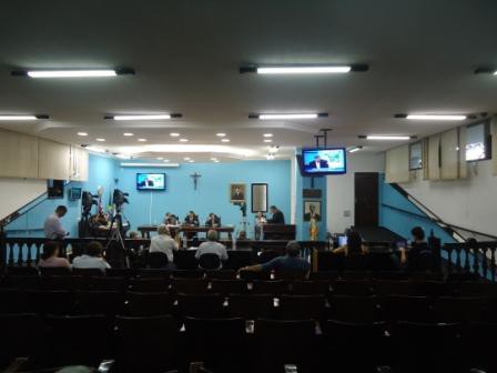 VEREADOR SEGURA PEDE INFORMAÇÕES ACERCA DA POSSIBILIDADE DE REALIZAR OS REPAROS NA CALÇADA LATERAL DA PRAÇA DO JARDIM MARIA LUIZA (RUA EDGARD FERRAZ), BEM COMO REPAROS NO REDUTOR DE VELOCIDADE INSTALADO NA MENCIONADA VIA, NA ALTURA DA PRAÇA.