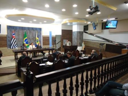 VEREADOR SEGURA APRESENTOU EMENDA Nº 02, AO PROJETO DE LEI DO EXECUTIVO Nº 03/2012, QUE "INSTITUI O SISTEMA DE ESTACIONAMENTO ROTATIVO PAGO NAS VIAS E LOGRADOUROS PÚBLICOS, DENOMINADO "ÁREA AZUL".