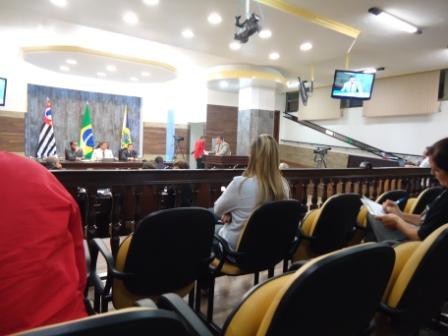 VEREADOR SEGURA APRESENTA INDICAÇÃO AO PREFEITO MUNICIPAL, PEDINDO REPAROS OS BURACOS DA RUA PEDRO BOAVENTURA, NO JARDIM NOVA HORIZONTE.