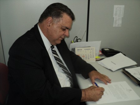 VEREADOR SEGURA QUER FISCALIZAÇÃO QUANTO AO CUMPRIMENTO DA LEI MUNICIPAL Nº 3.968/2005, IMPONDO A OBRIGAÇÃO AOS DONOS DE ANIMAIS DOMÉSTICOS, DE NÃO LANÇAR EM VIAS PÚBLICAS AS FEZES DOS MESMOS.
