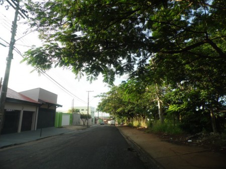 VEREADOR SEGURA PEDE NOTIFICAÇÃO DO PROPRIETÁRIO DO IMÓVEL SITUADO NA RUA WADIH ATIQUE, NO BAIRRO SANTA HELENA, PARA A EXECUÇÃO DE MURO, VISANDO PROPORCIONAR MAIOR SEGURANÇA AOS TRANSEUNTES.