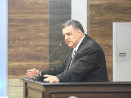 VEREADOR SEGURA APRESENTA REQUERIMENTO INDAGANDO AO CHEFE DO EXECUTIVO QUAL O VALOR DA VERBA DESTINADA À CLINICA VETERINÁRIA MUNICIPAL, AO CANIL MUNICIPAL E À APAJA.