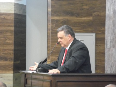 VEREADOR SEGURA PEDE INFORMAÇÕES AO PREFEITO MUNICIPAL, SE A PREFEITURA JÁ CRIOU O GRUPO DE ANÁLISE DE APROVAÇÃO DO PROJETO URBANÍSTICO. QUESTIONA, AINDA, QUAIS SECRETARIAS OU ENTIDADES QUE FAZEM PARTE DO REFERIDO GRUPO.