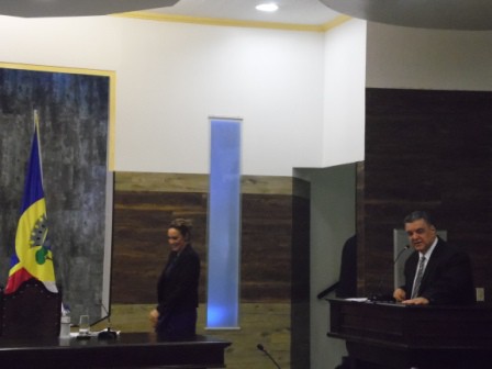 VEREADOR SEGURA APRESENTA INDICAÇÃO SUGERINDO O REMANEJAMENTO DO FLUXO DE CAMINHÕES E ÔNIBUS DA RUA EDGARD FERRAZ , ATRAVÉS DA AVENIDA FERNANDO DE LÚCIO, PRÓXIMO AO GUINCHO DO SIDNEY, OBJETIVANDO MELHORAR O TRÂNSITO NO LOCAL.