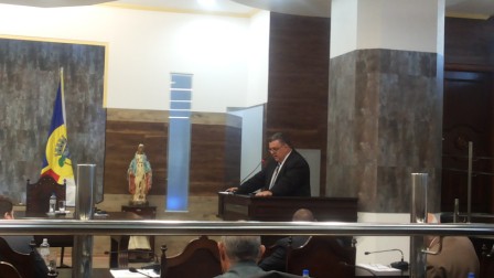 VEREADOR SEGURA QUER SABER QUANTAS PESSOAS AGUARDAM NA FILA POR PROCEDIMENTO CIRÚRGICO. (ESPECIFICAR E QUANTIFICAR OS PROCEDIMENTOS A SEREM REALIZADOS POR ESPECIALIDADE (HÉRNIAS, AMÍGDALAS, ADENÓIDES, VESÍCULAS, ETC - CIRURGIAS ELETIVAS).