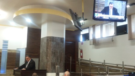 VEREADOR SEGURA APRESENTA REQUERIMENTO AO DEPUTADO CAMPOS MACHADO, PEDINDO PROJETO DE LEI, NOMEANDO O TREVO DE ACESSO AO BAIRRO POUSO ALEGRE, RODOVIA DEPUTADO LEÔNIDAS PACHECO FERREIRA, SP 304, COMO "TREVO MÁXIMO CECATO". (SP - 304)