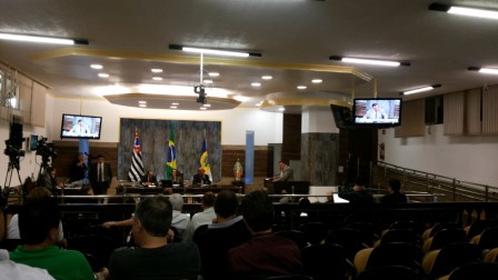 VEREADOR SEGURA APRESENTA REQUERIMENTO PEDINDO O REFIS, BENEFICIANDO AS ENTIDADES FILANTRÓPICAS DE NOSSA CIDADE, BEM COMO A RETIRADA DAS MULTAS E JUROS NOS DÉBITOS DE ÁGUA E ESGOTO, JUNTO AOS SETORES RESPONSÁVEIS (ANTIGO SAEMJA, ATUALMENTE ÁGUAS DE JAHU)